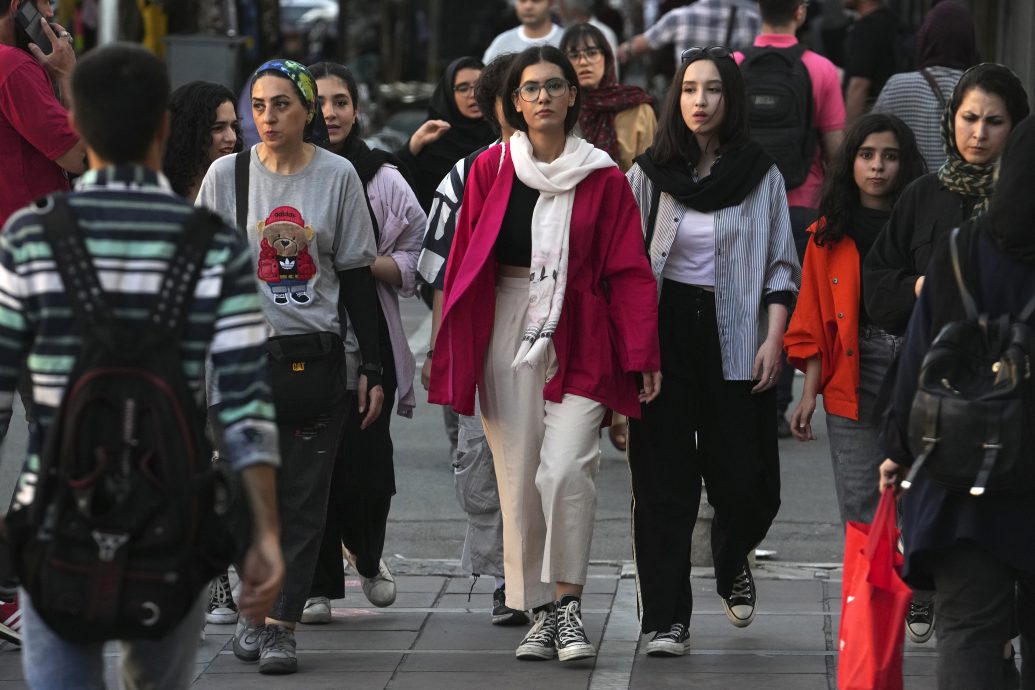 看世界)伊朗严管女性穿著 不符规定可关10年