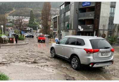 强降雨引发洪涝 纽西兰皇后镇宣布一周紧急状态