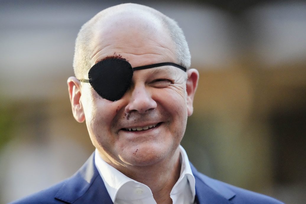 看世界／德总理脸部受伤戴眼罩 公布照片掀海盗迷因潮