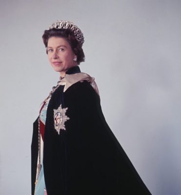 看世界／英女王逝世一年　王室发布未公开照片　英王查理斯三世录音缅怀母亲