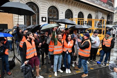iPhone 15发行首日 法国苹果公司员工罢工