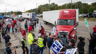 美汽车工人扩大罢工范围 罢工人数增至2.5万人