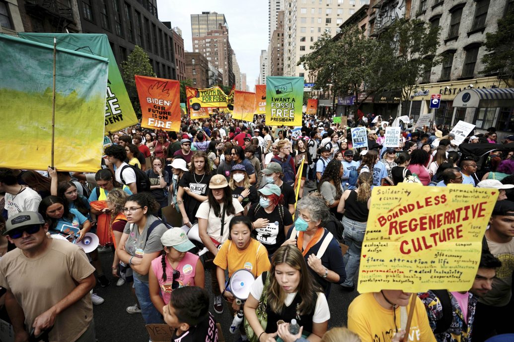   联合国大会前纽约街头万人示威 吁终结化石燃料