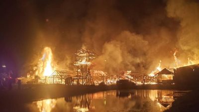 芭堤雅水上市场大火 迅速蔓延成火海