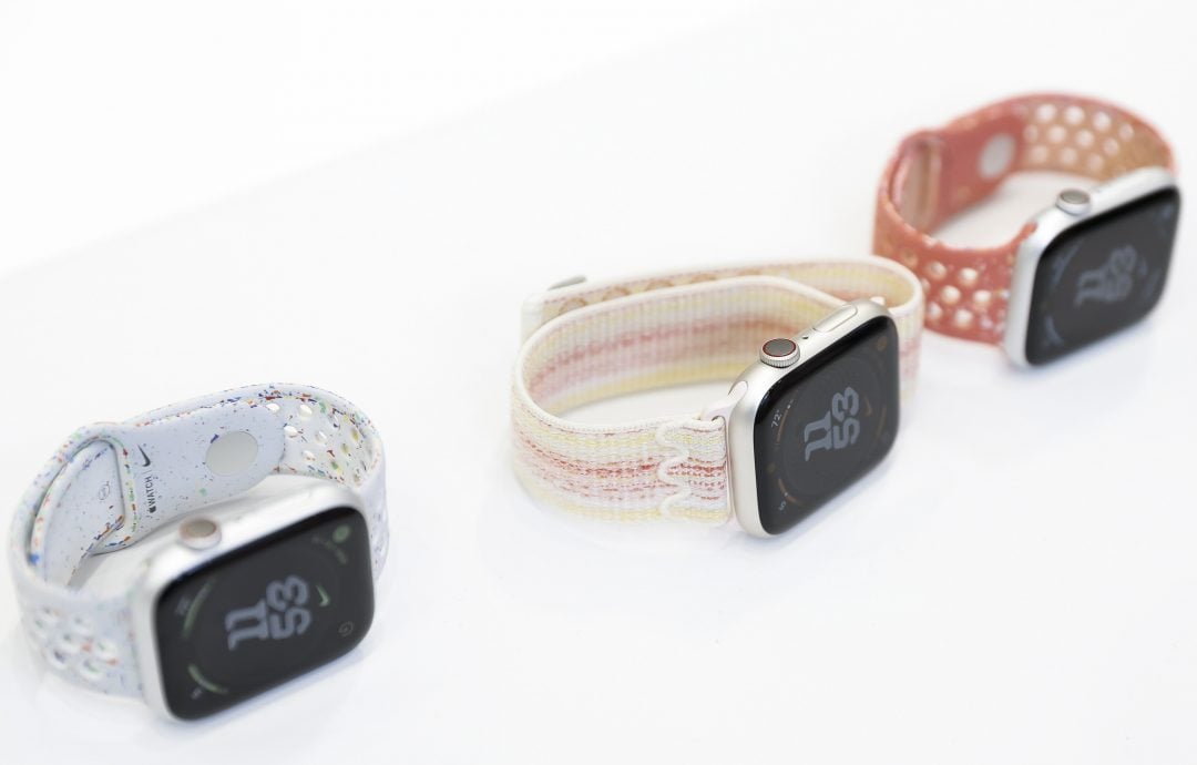 苹果推两款新Apple Watch　双指互点两下就能操控