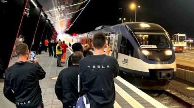 视频|马斯克买火车送员工上下班  全程免费居民也受益