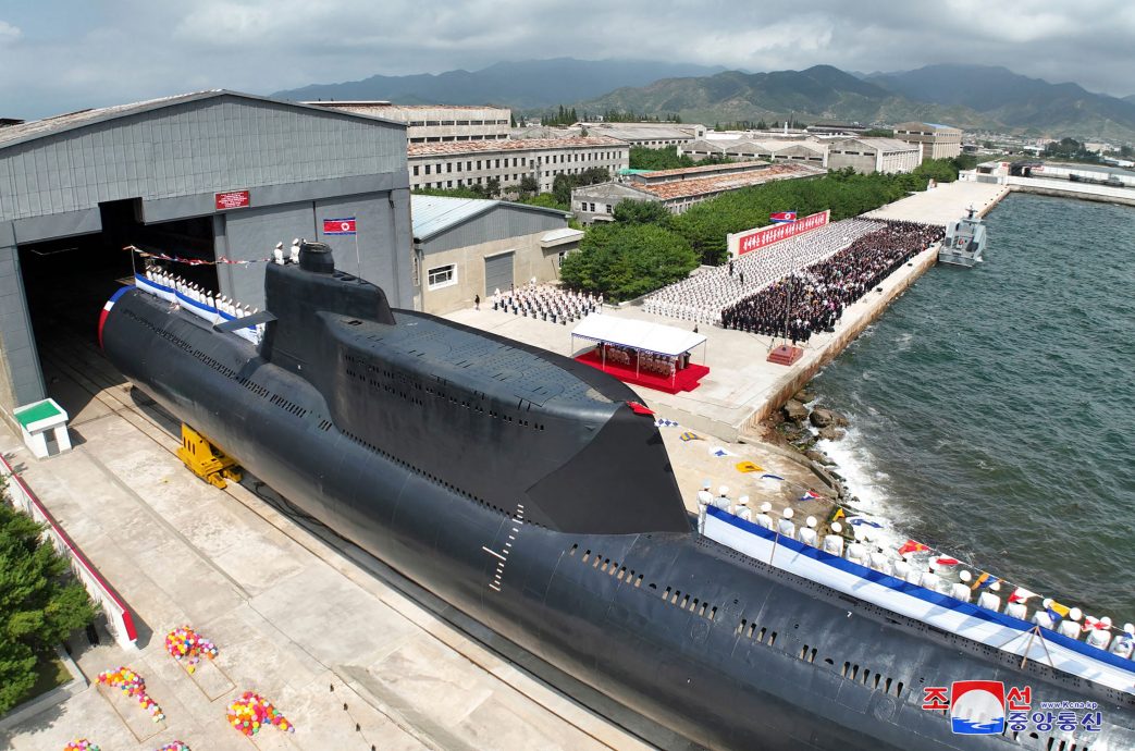 金正恩主持下水仪式！　朝鲜发布新型「战术核攻击潜舰」