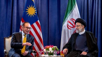 会晤伊朗总统莱希  安华：加强双边关系