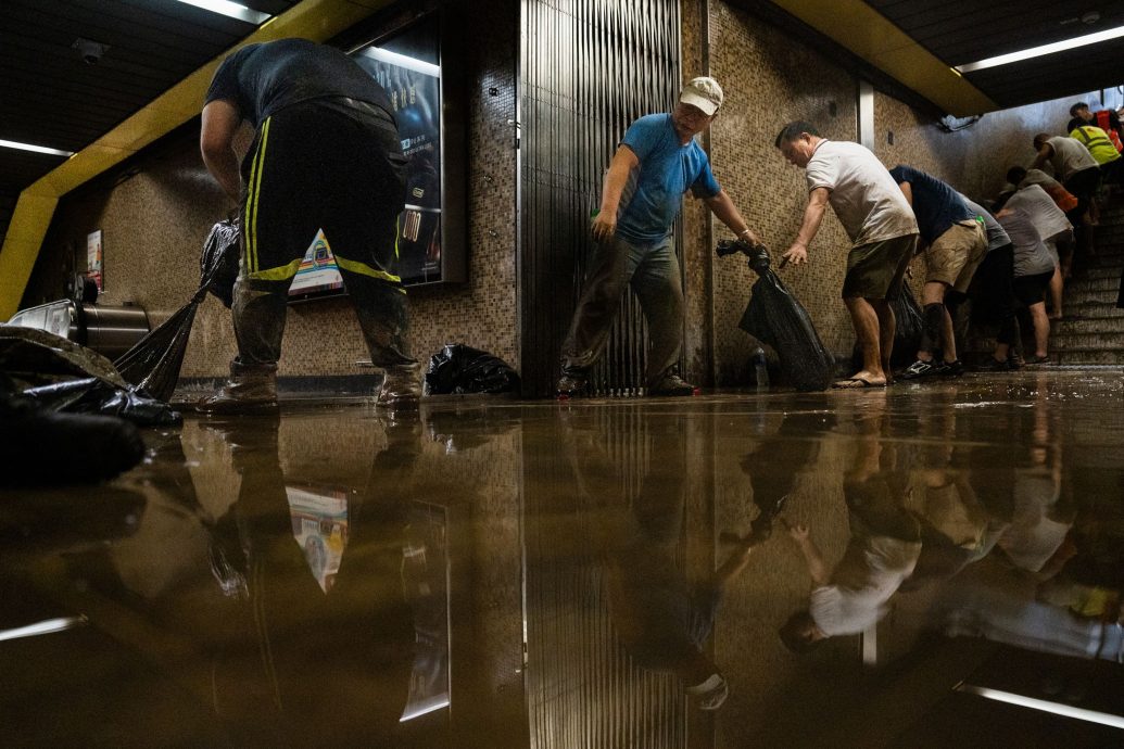 香港世纪暴雨后清淤　河道杂物堆“发现一具男尸”