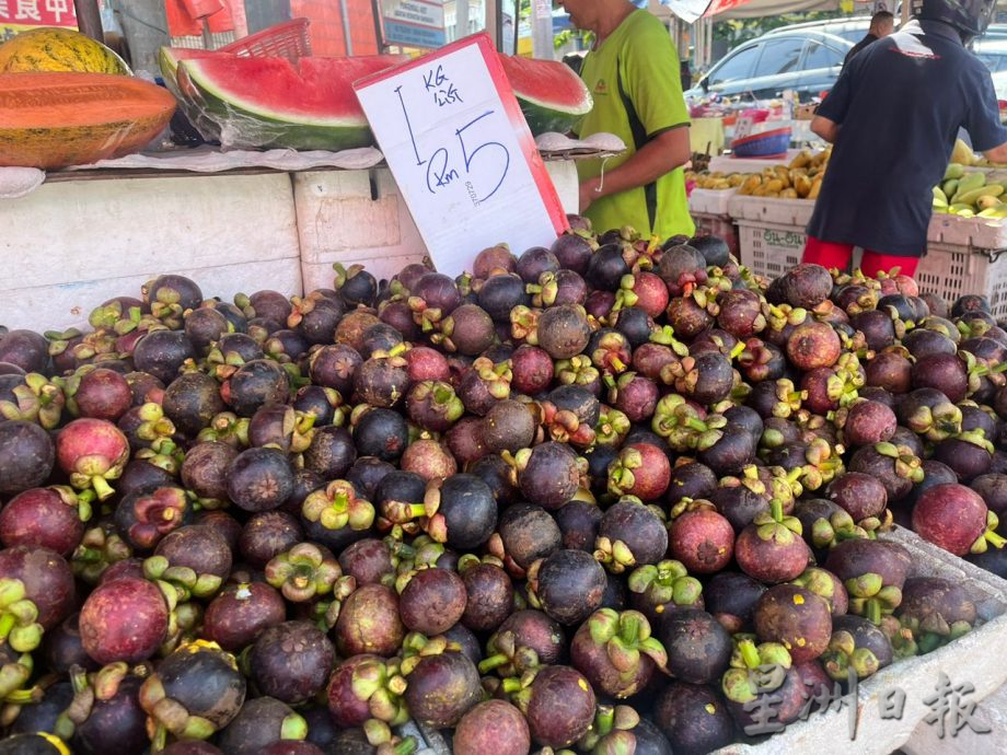 龙贡杜古登场了 热带水果盛产大卖