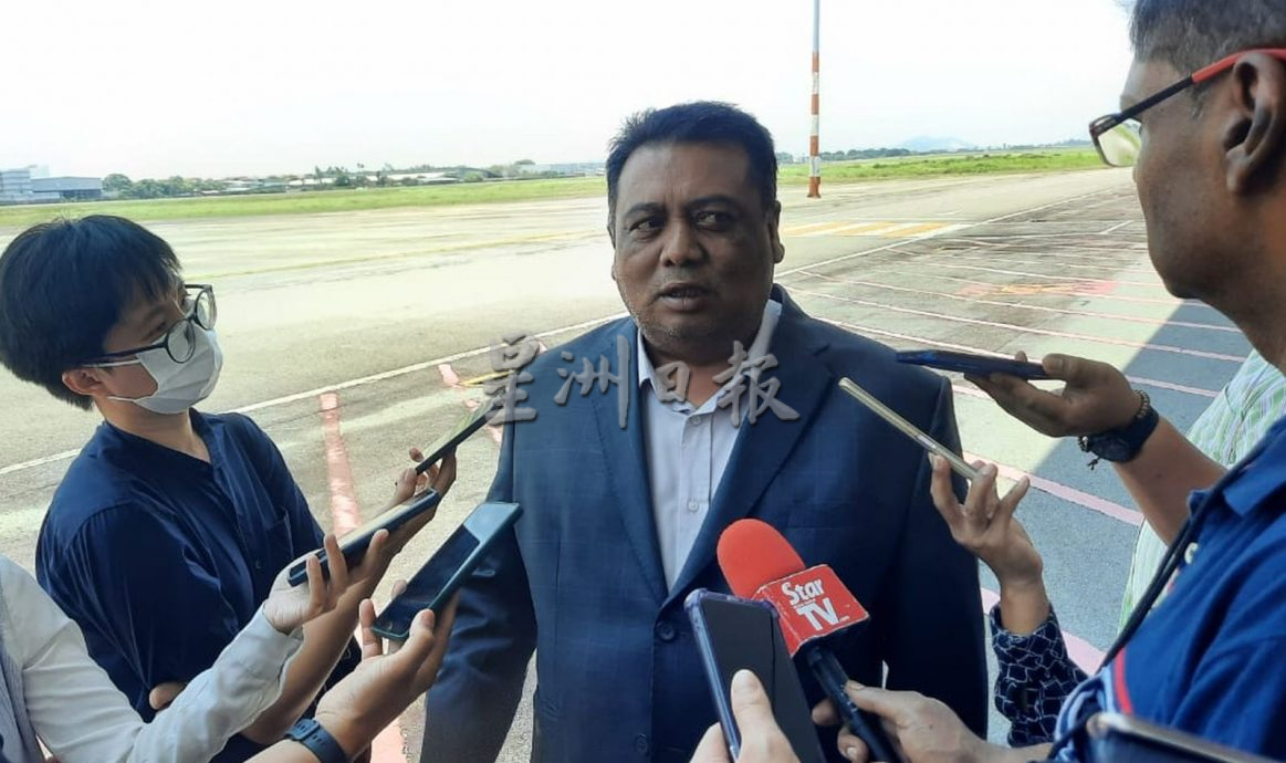 （古城封面主文）州政府将与航空公司签合约免航空公司随时终止到马六甲国际机场作业