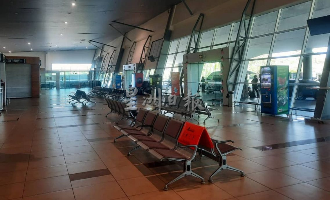 （古城封面主文）州政府将与航空公司签合约免航空公司随时终止到马六甲国际机场作业