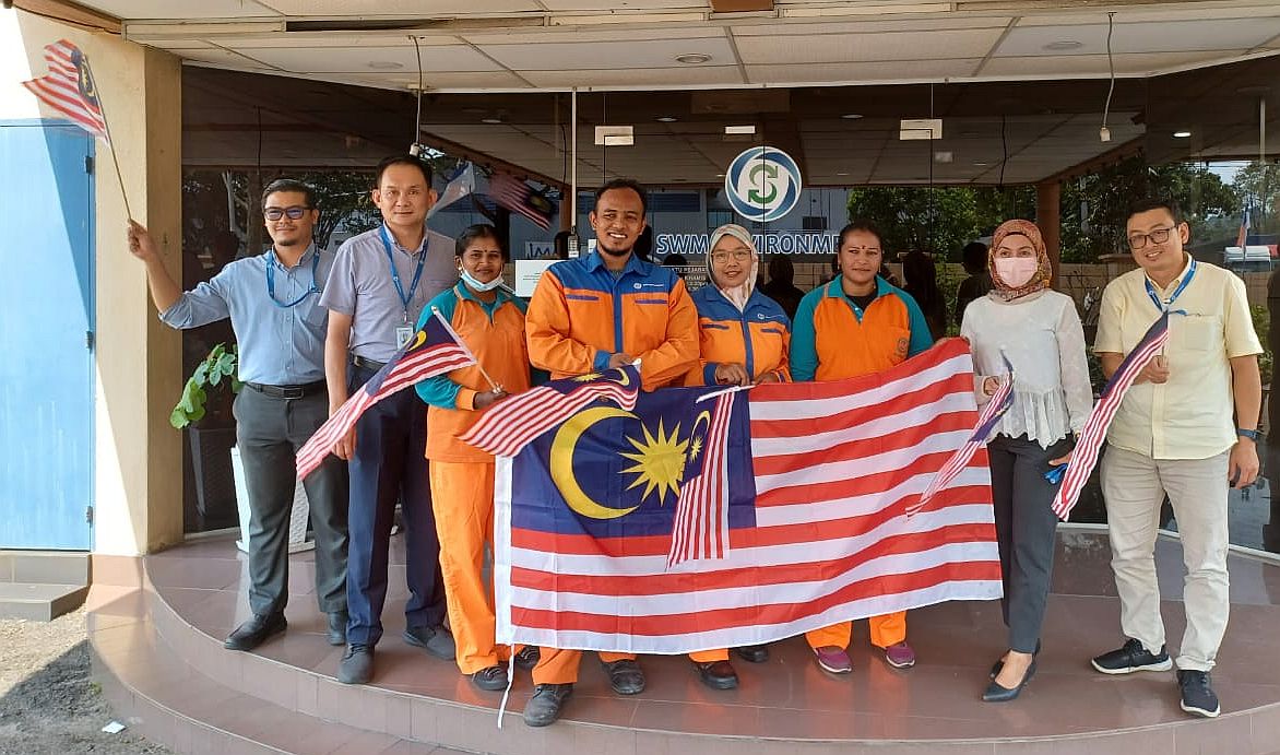 （古城版）南方環保公司為4名於9月16日馬來西亞日生日的清潔工友慶祝生日