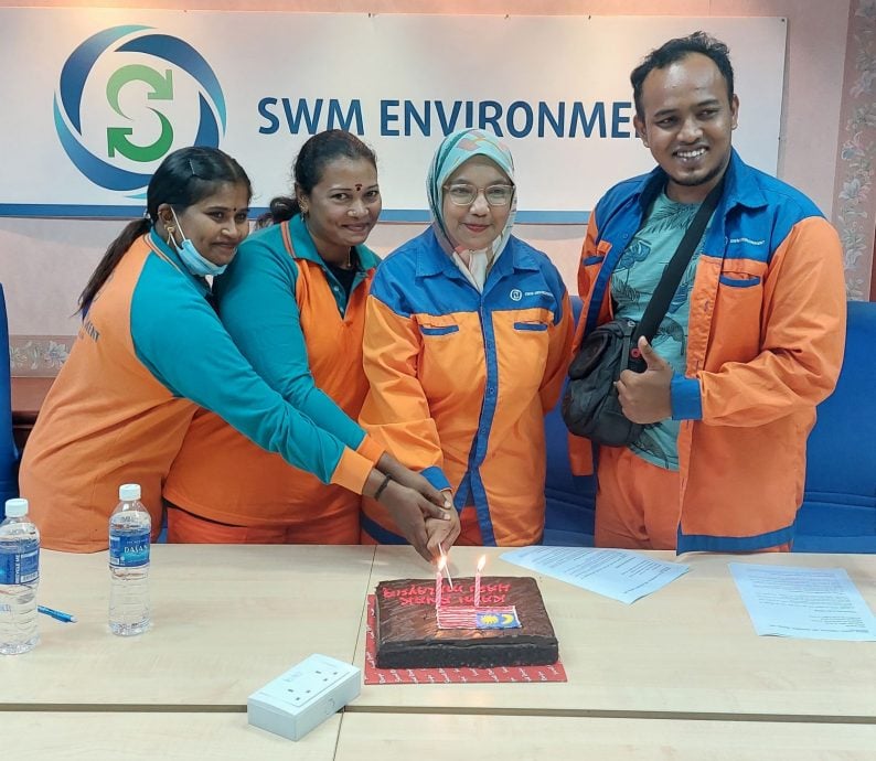 （古城版）南方环保公司为4名于9月16日马来西亚日生日的清洁工友庆祝生日
