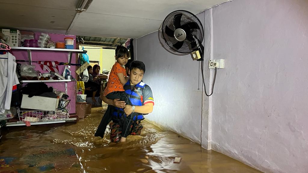 华玲豪雨83户家庭244人漏夜被逼紧急撤离