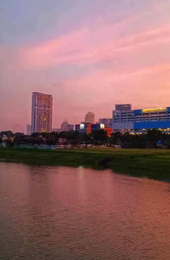 （已签发）柔：狮城二三事：粉红色夕阳余辉覆盖全岛   狮城网民：大自然如此美丽
