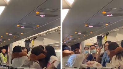 酷航班机上起争执   5女子互相推搡