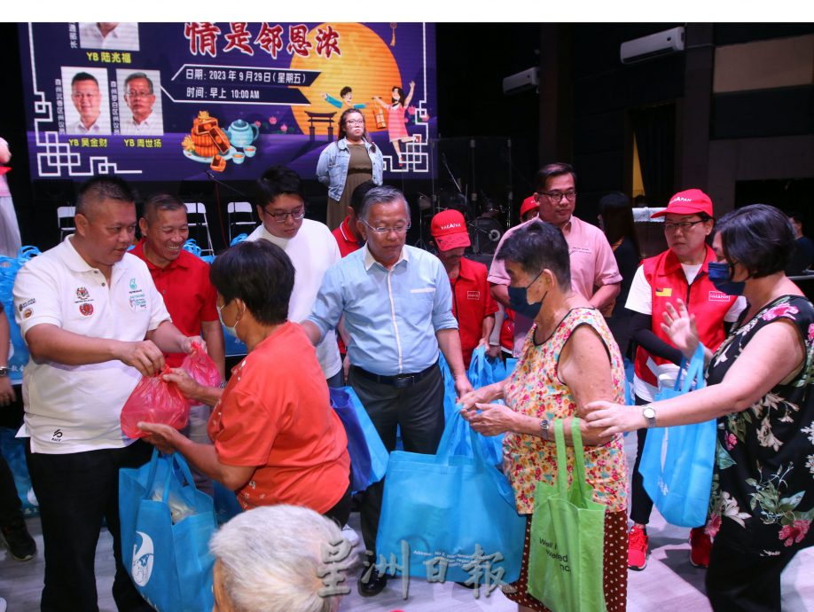 NS主文/“月是故乡明,情是邻恩浓”,邻恩复兴教会与300长者共庆团圆