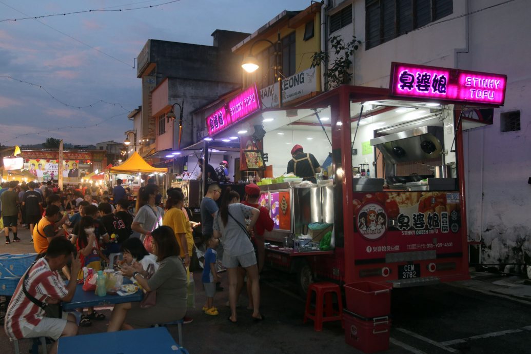 NS新封底主文／芙蓉文化街料建雨盖，为小贩民众遮风挡雨