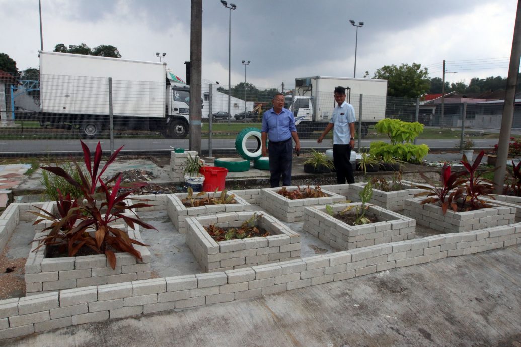 NS芙蓉/芙钻石花园组屋垃圾槽集中区，成功改造成小花园