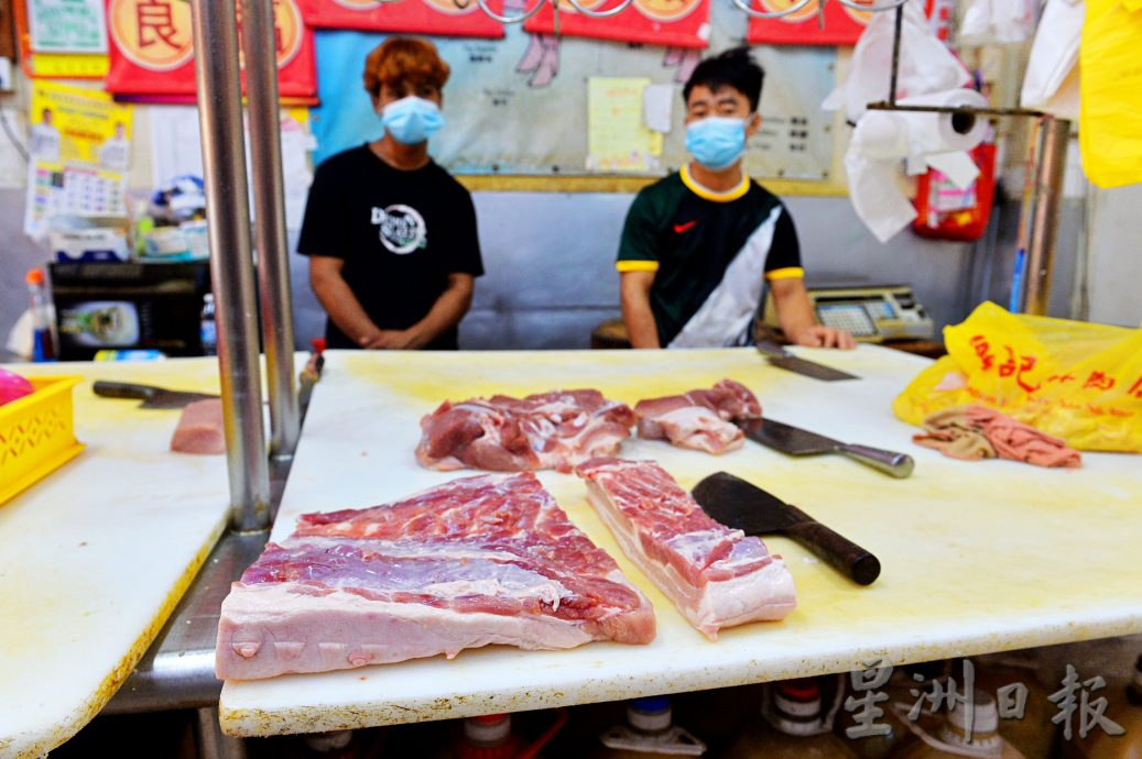 近期有传猪肉降价引热议；生肉店业者：价格还是一样，并无降价之说