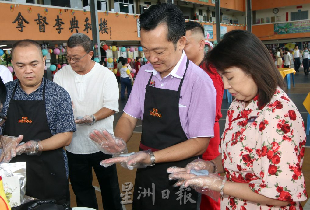 NS芙蓉：芙加拉宾华小办中秋园游会，逾700人共赏月饼庆中秋