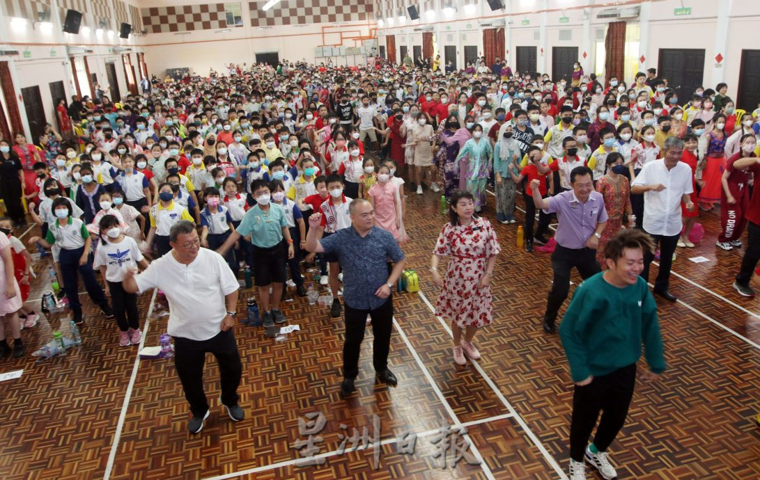 NS芙蓉：芙加拉宾华小办中秋园游会，逾700人共赏月饼庆中秋