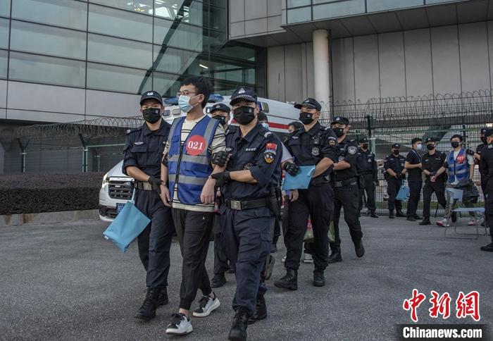 417名跨境电诈犯罪嫌疑人从菲律宾被押解回中国