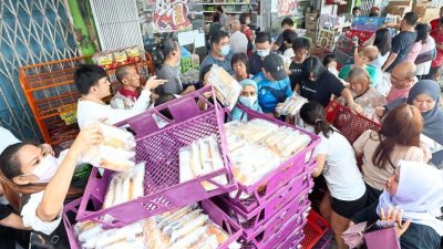 一个RM0.60 新山面包店每天两小时卖完1500面包