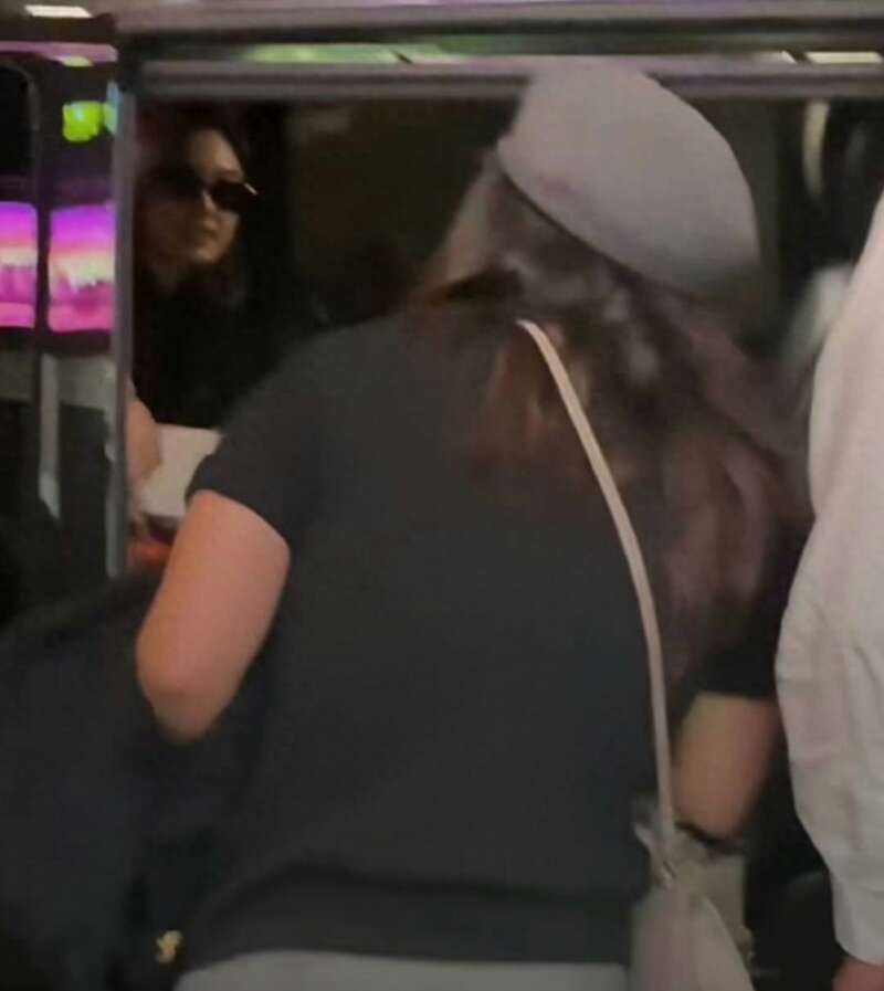 ​网曝疑似Angelababy散场上车视频 疯马秀观众帮佐证非她本人