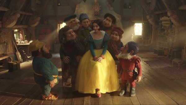 《白雪公主》延后1年上映 剧照曝7矮人CG合成  