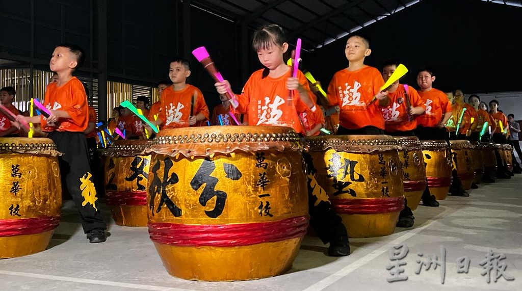 万华一校创校110周年  110面节令鼓挥舞列纪录大全