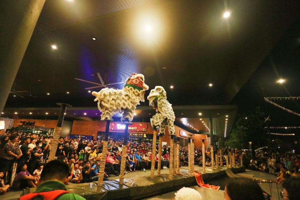 东海岸／全彭规模最大中秋同乐会，文娱表演节目丰富民众乐融融。 