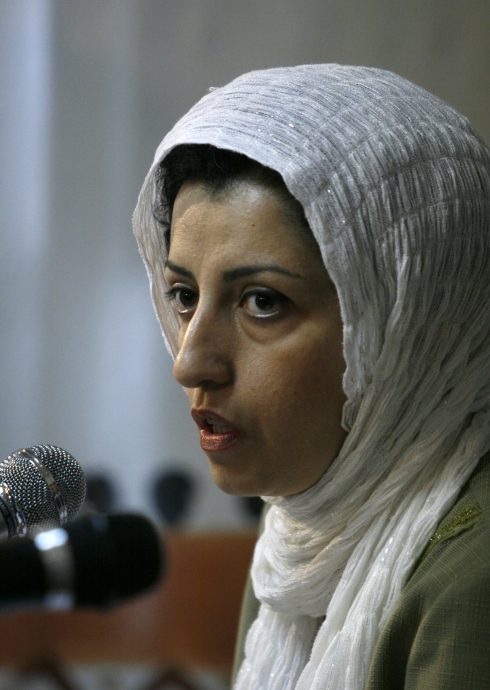 伊朗女权份子夺和平奖 她的勇敢勋章：13次被捕、5次定罪、31年徒刑、154鞭