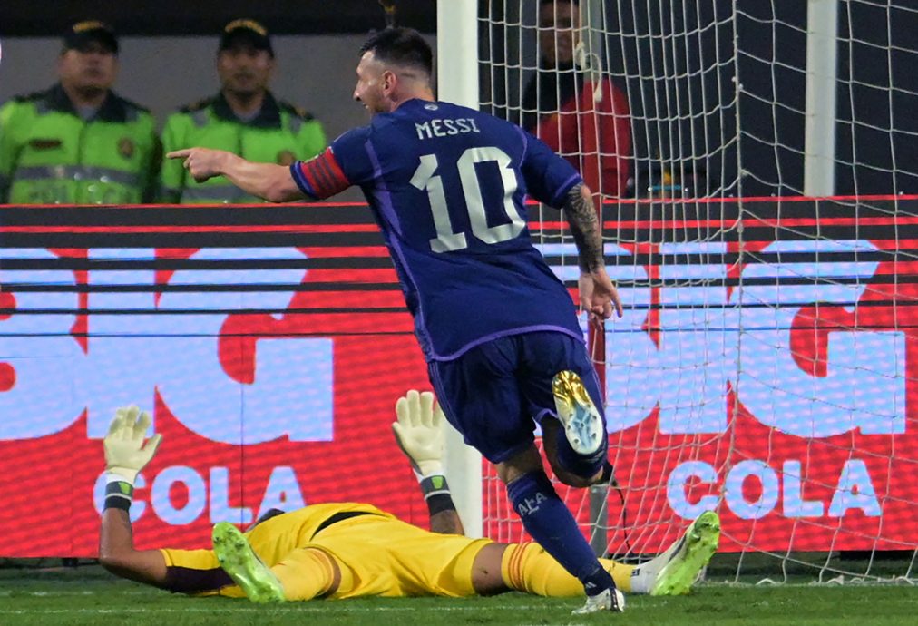 南美洲区世界杯入选赛| 梅西双响炮击垮秘鲁  阿根廷唯一开局4连胜