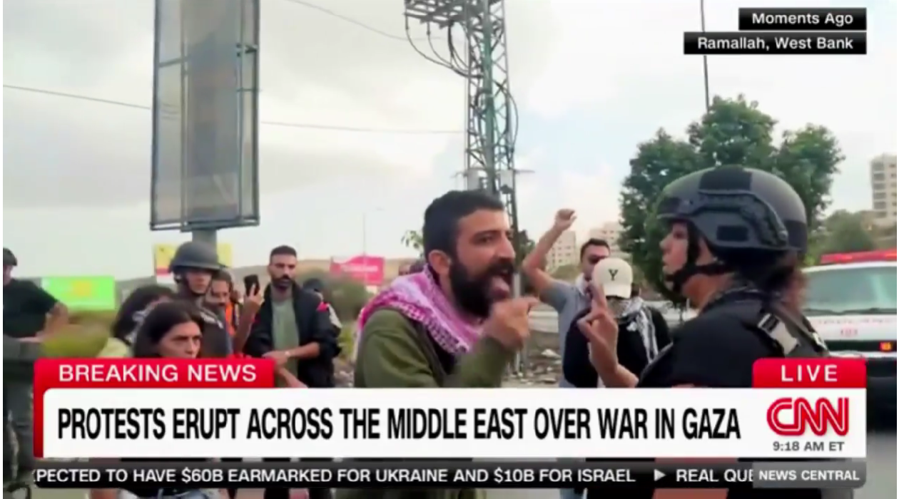 巴勒斯坦抗议者愤怒打断CNN记者报道：“你们在这里不受欢迎！”