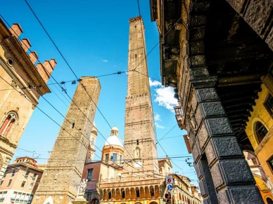 意大利博洛尼亚斜塔倾斜加剧 关闭数年进行维修