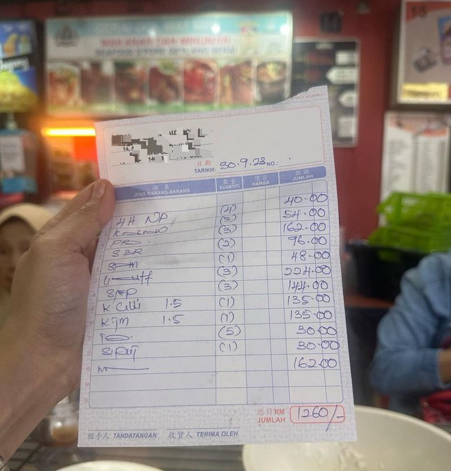  新山路边店海鲜餐RM1260   “4碗白饭RM40很离谱”