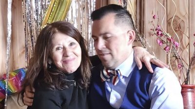 出生后被劫卖至美国 智利男42年后与母相认