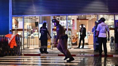 曼谷商场枪击案 | 中国亲历者闻枪声“狂奔回酒店”  顾客店内躲避