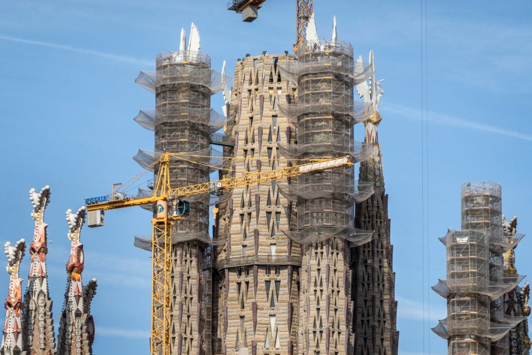 未签  拼盘 建造工程逾140年　巴塞罗纳圣家堂5座中央塔楼终完工