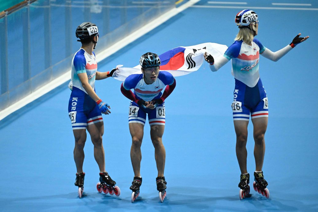 杭州亚运会轮滑| 韩国选手提前庆祝丢冠泪崩  台极限反超0.01秒夺金