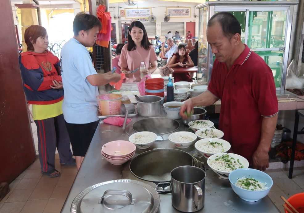 柔︰食客指路︰陆记手工老鼠粉，三合港飘香70年