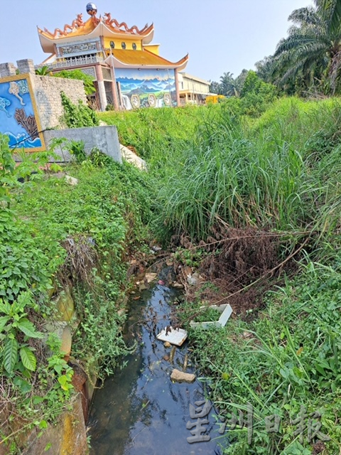 柔：新闻：新邦令金紫濡阁旁泥沟 泥土流失引发安全威胁