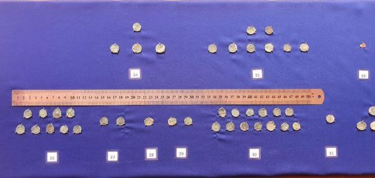 柬出土百枚古币 刻有“吉”凤图像