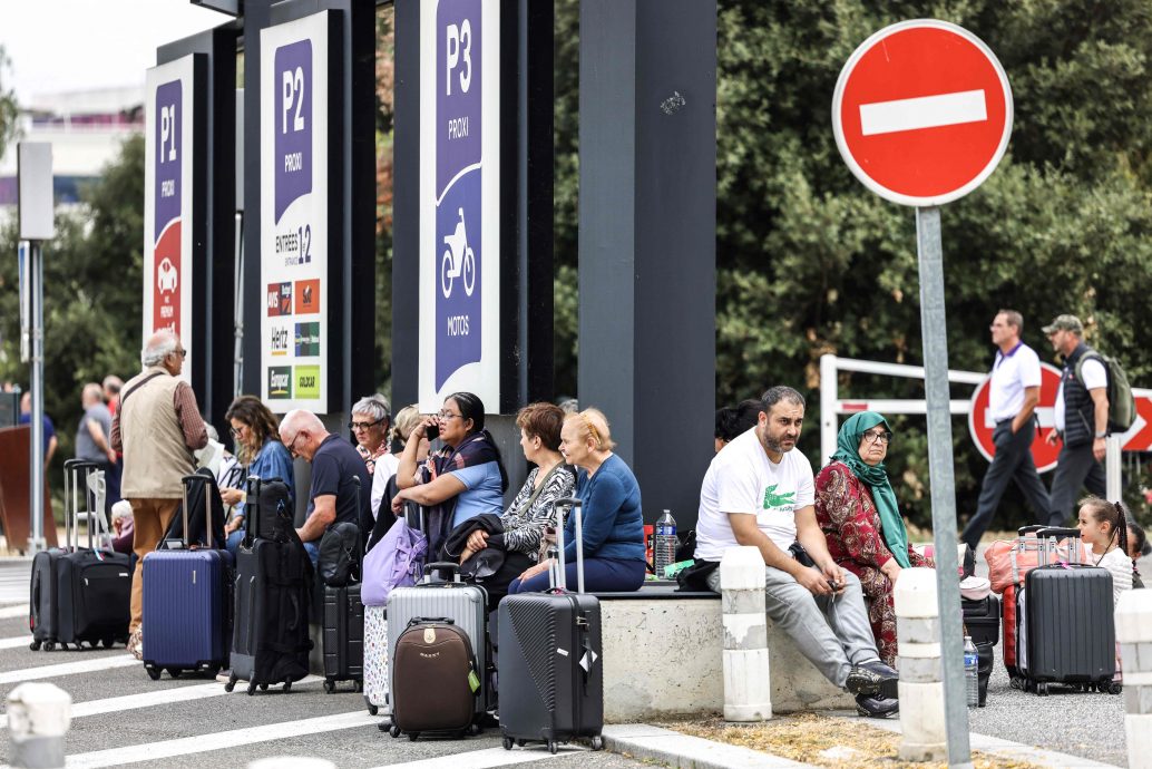 法国7机场接炸弹威胁　法宣布恐攻警戒升至最高