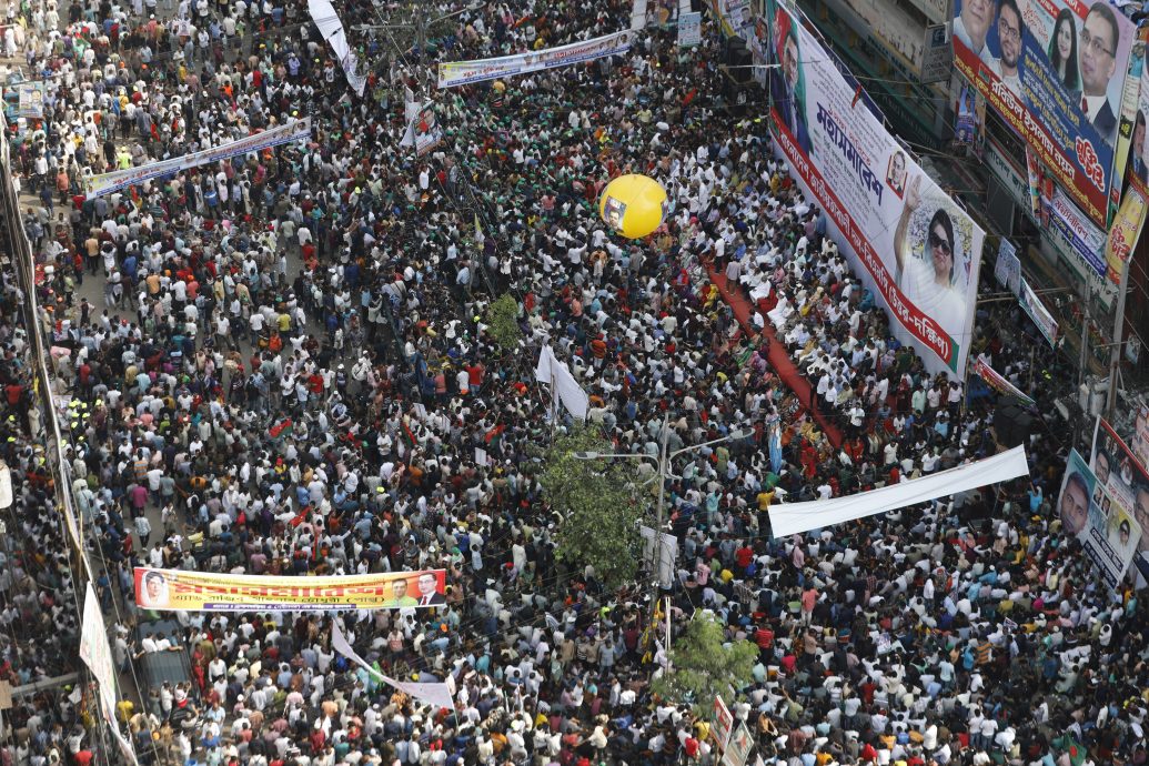 看世界）孟加拉首都逾10万人上街示威要求总理下台 警民冲突酿2死