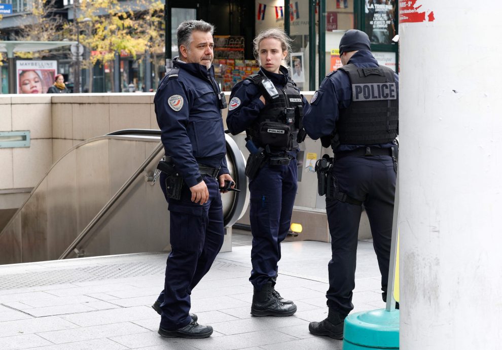 蒙面妇人车站高喊“真主至大” 遭法国警方开枪受伤