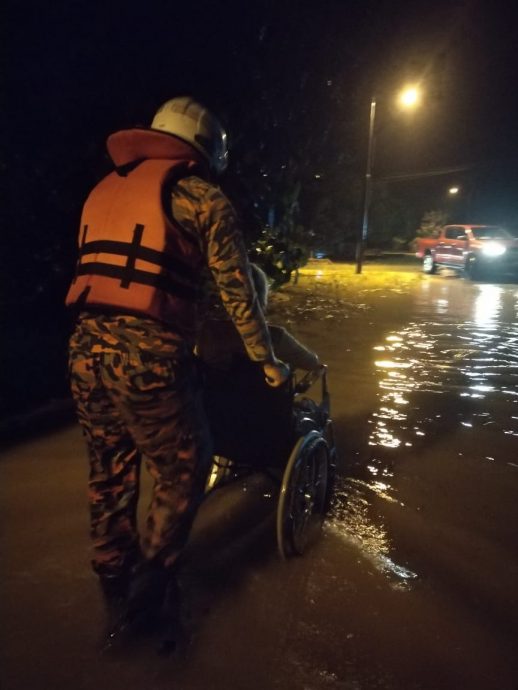 豪雨来袭四小时三地水灾 霹救援队265风险区待命