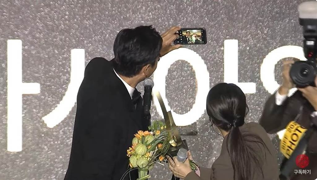 釜山电影节|周润发获颁亚洲电影人奖 韩语冧爆全场